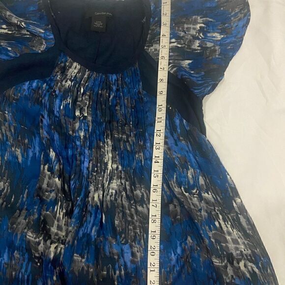 Calvin Klein women’s short bell sleeve pleaded A-line blouse size small - Picture 4 of 8